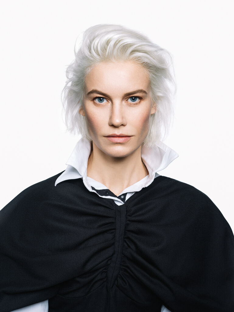 Blend or Cover? The Latest Colour Options for Grey Coverage